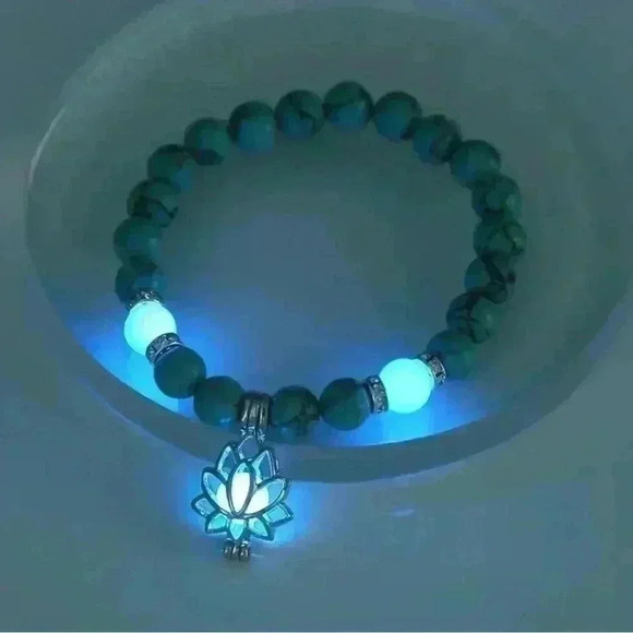 Lotus Pendant Glow in the Dark Beaded Bracelet - Picture 7 of 10